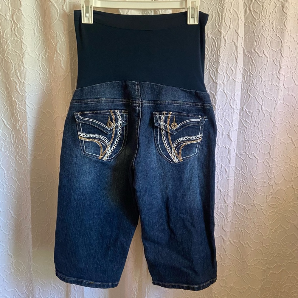 🤰💙 Bella Vita Maternity Denim Shorts – Comfy & Cute Mama Style 💙🤰 - Picture 2 of 10